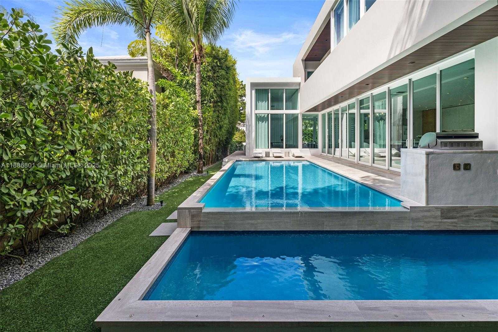 Small Image of 4433 NORTH BAY RD, Miami Beach Number 24