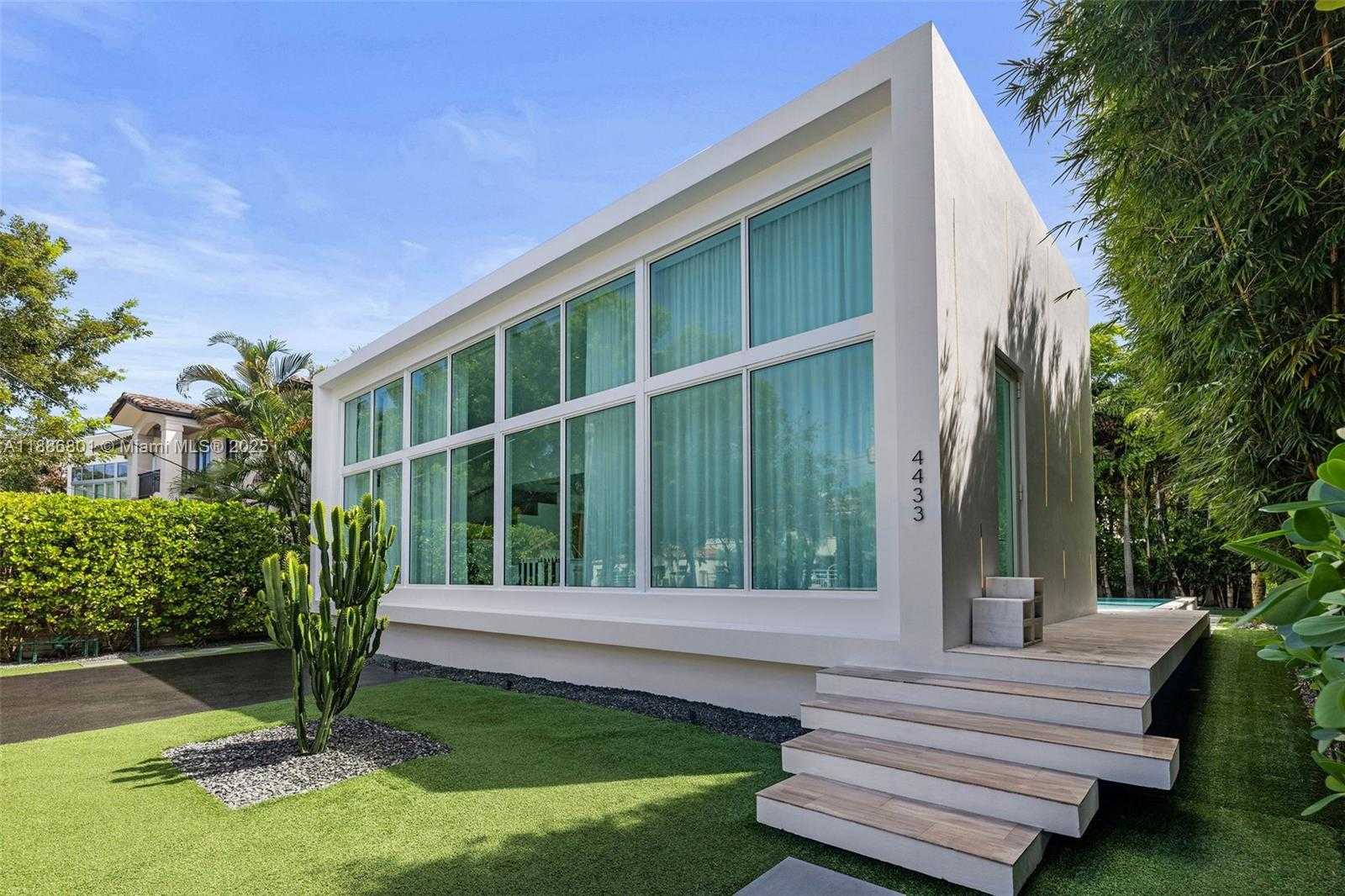 Small Image of 4433 NORTH BAY RD, Miami Beach Number 3