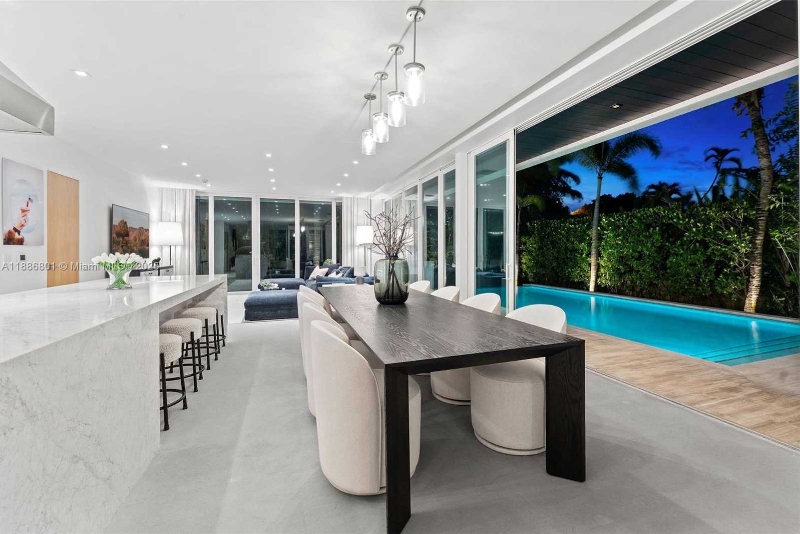 Small Image of 4433 NORTH BAY RD, Miami Beach Number 35
