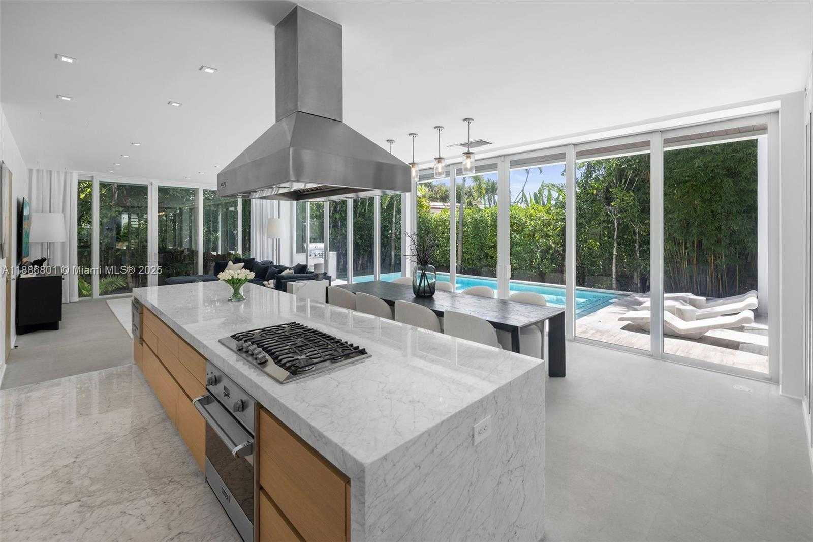 Small Image of 4433 NORTH BAY RD, Miami Beach Number 36