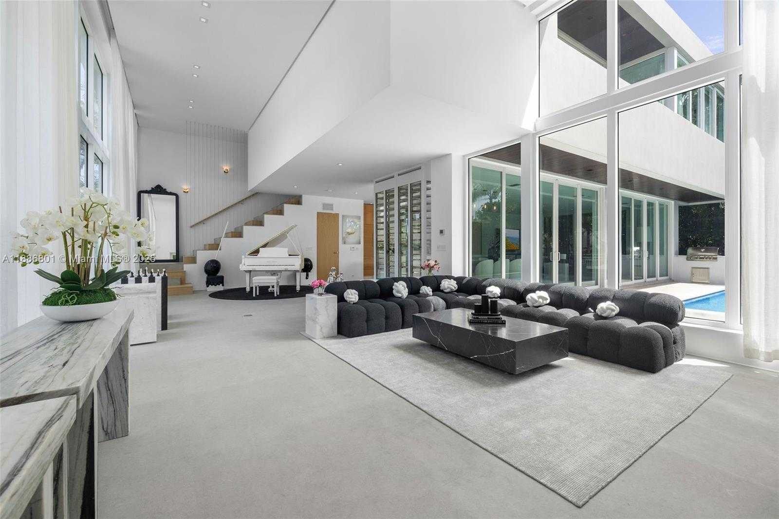 Small Image of 4433 NORTH BAY RD, Miami Beach Number 4
