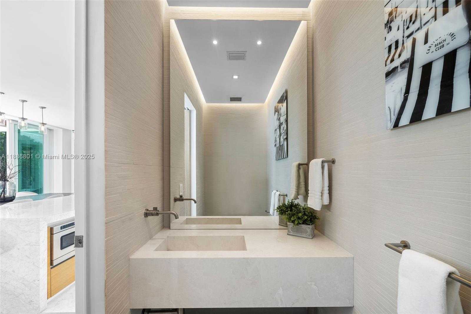 Small Image of 4433 NORTH BAY RD, Miami Beach Number 40