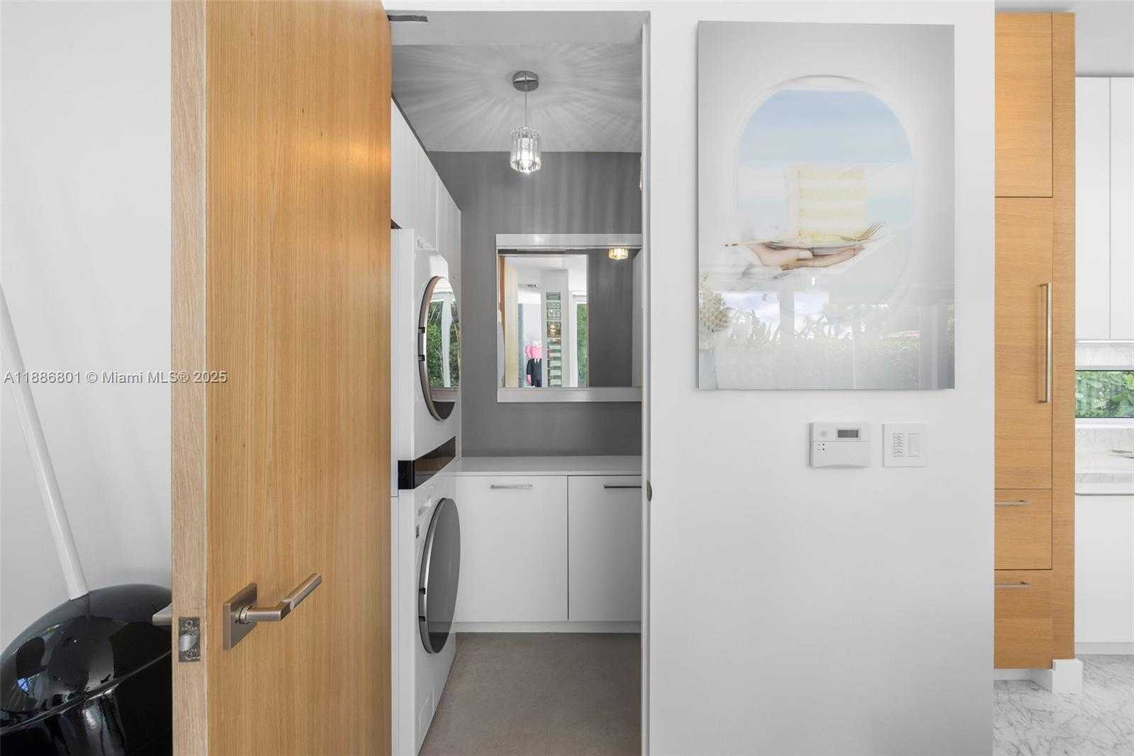 Small Image of 4433 NORTH BAY RD, Miami Beach Number 41