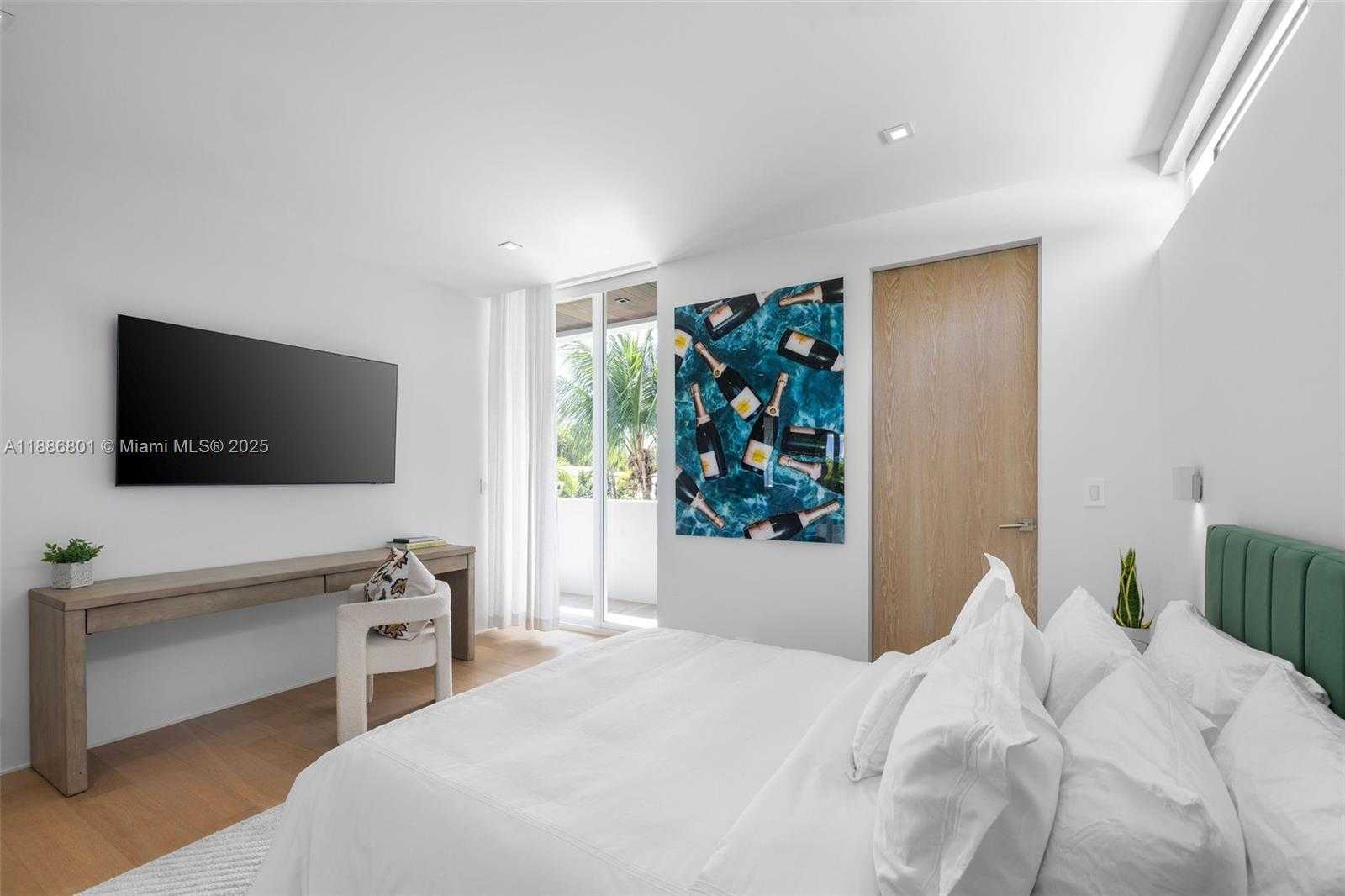 Small Image of 4433 NORTH BAY RD, Miami Beach Number 46