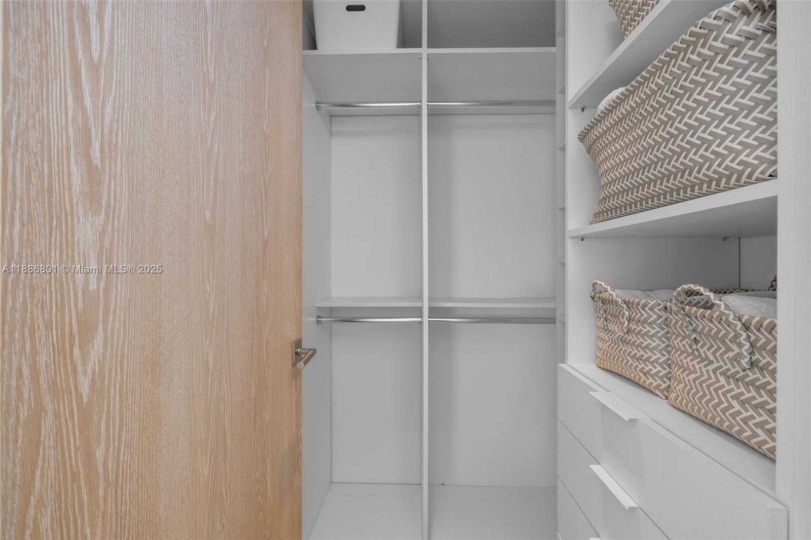 Small Image of 4433 NORTH BAY RD, Miami Beach Number 48