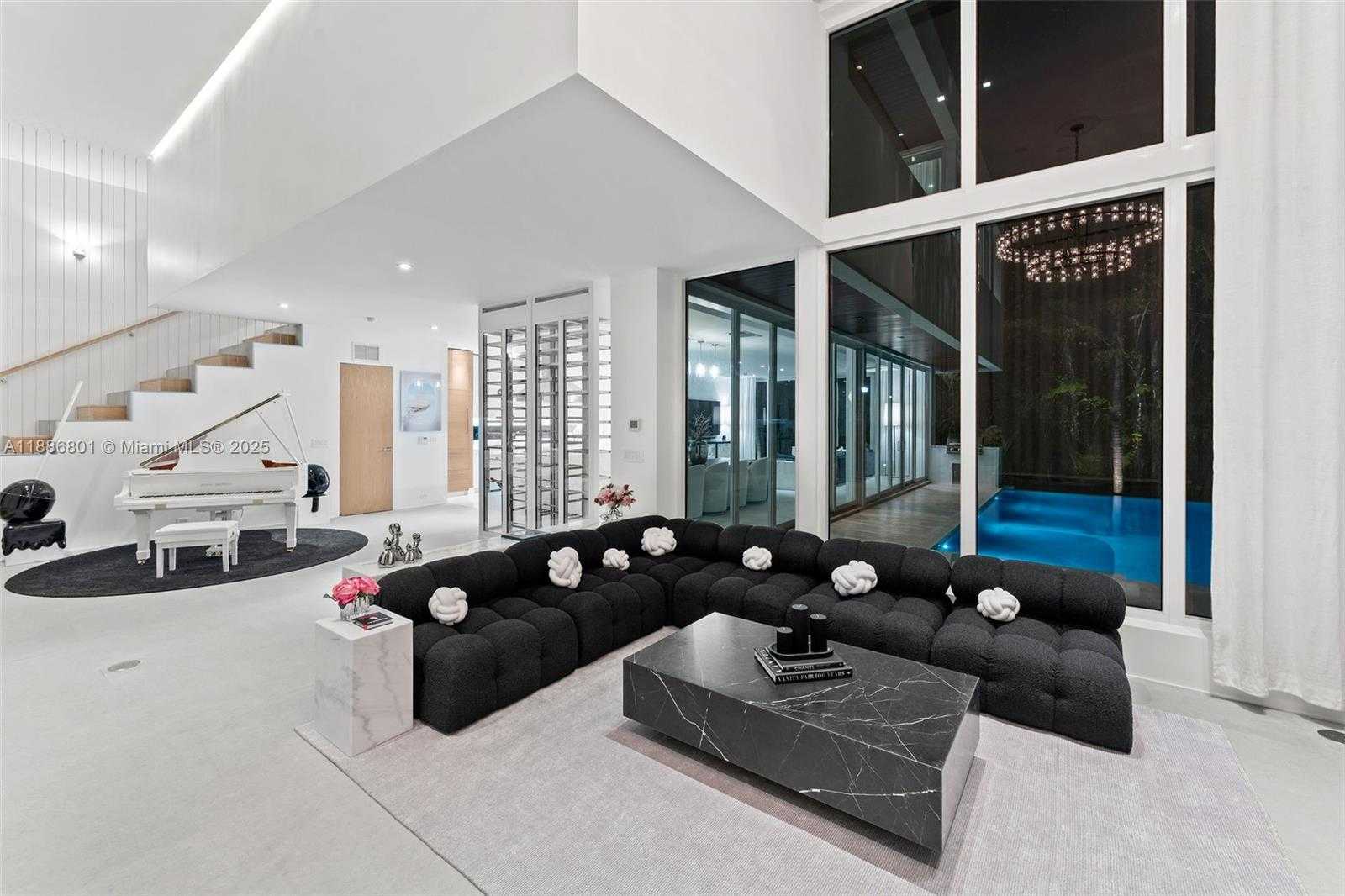 Small Image of 4433 NORTH BAY RD, Miami Beach Number 5