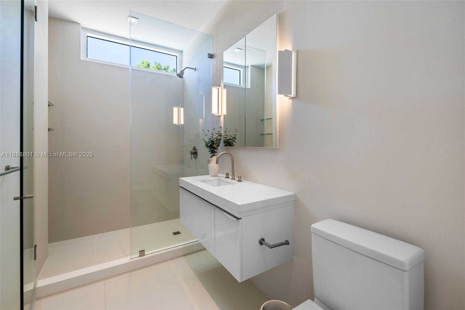 Small Image of 4433 NORTH BAY RD, Miami Beach Number 52
