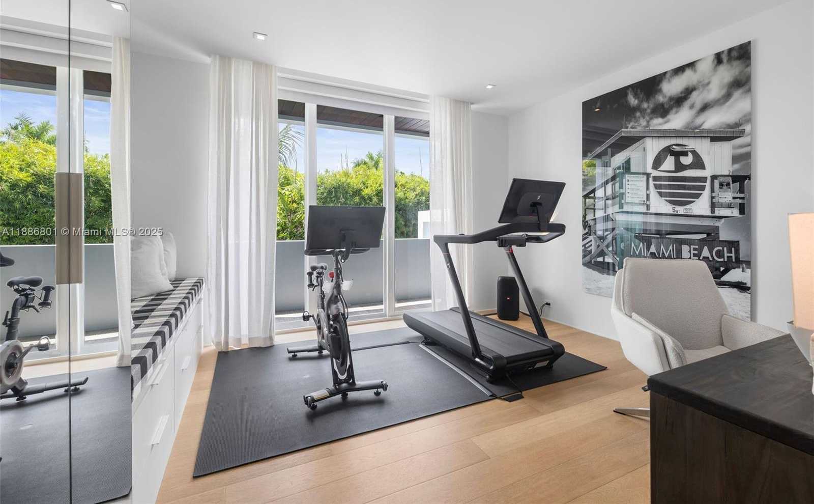 Small Image of 4433 NORTH BAY RD, Miami Beach Number 54
