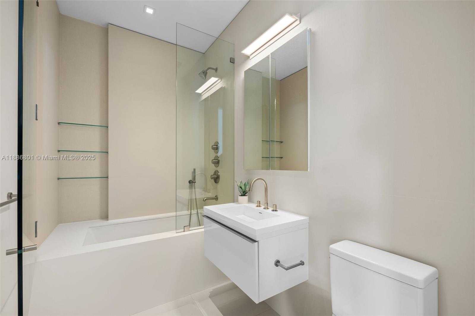 Small Image of 4433 NORTH BAY RD, Miami Beach Number 56