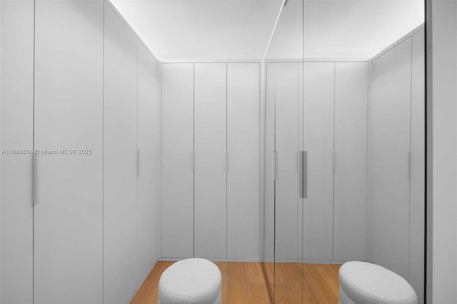 Small Image of 4433 NORTH BAY RD, Miami Beach Number 61