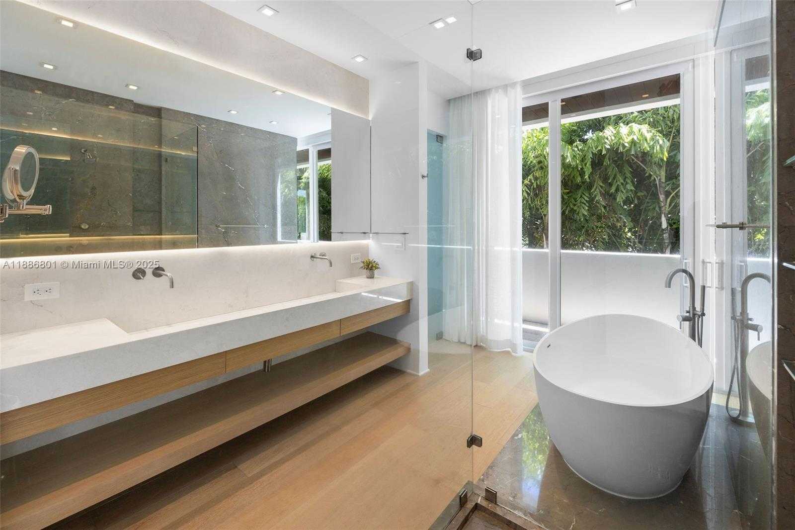Small Image of 4433 NORTH BAY RD, Miami Beach Number 63