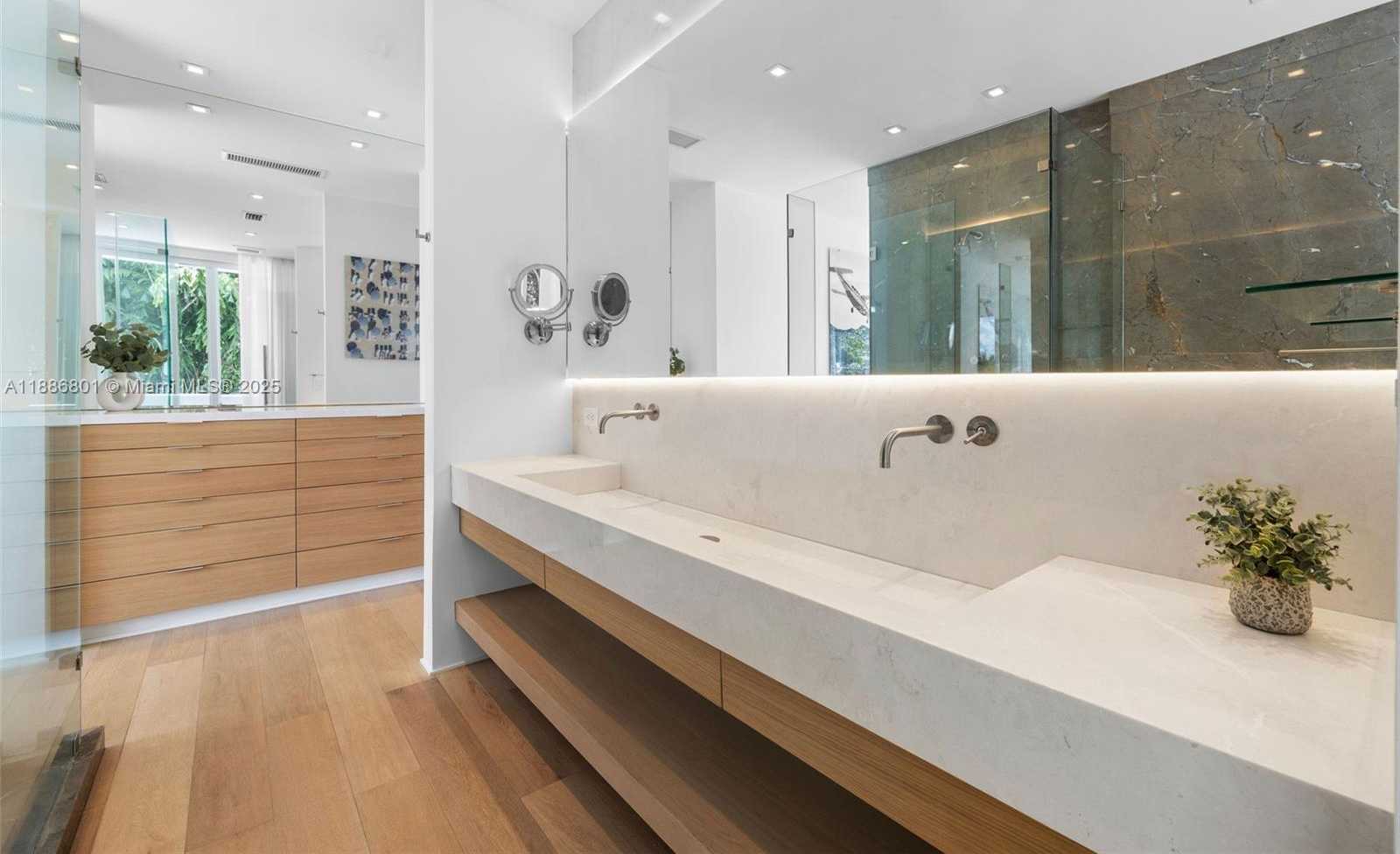 Small Image of 4433 NORTH BAY RD, Miami Beach Number 64