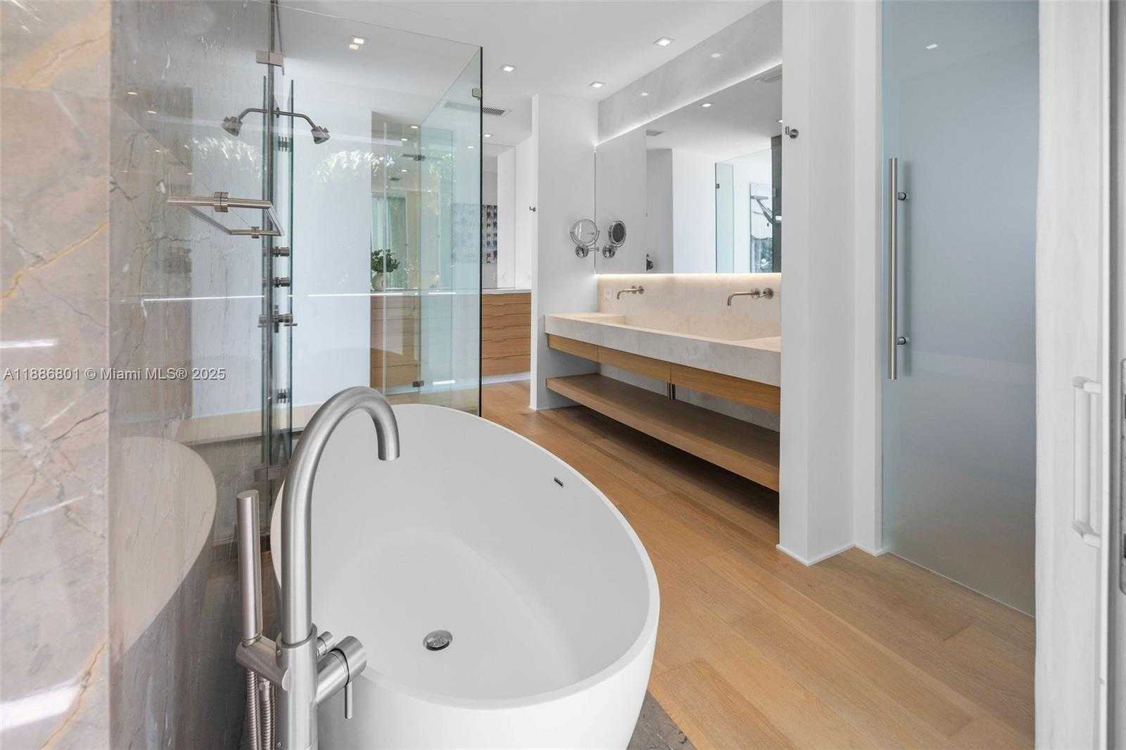 Small Image of 4433 NORTH BAY RD, Miami Beach Number 65