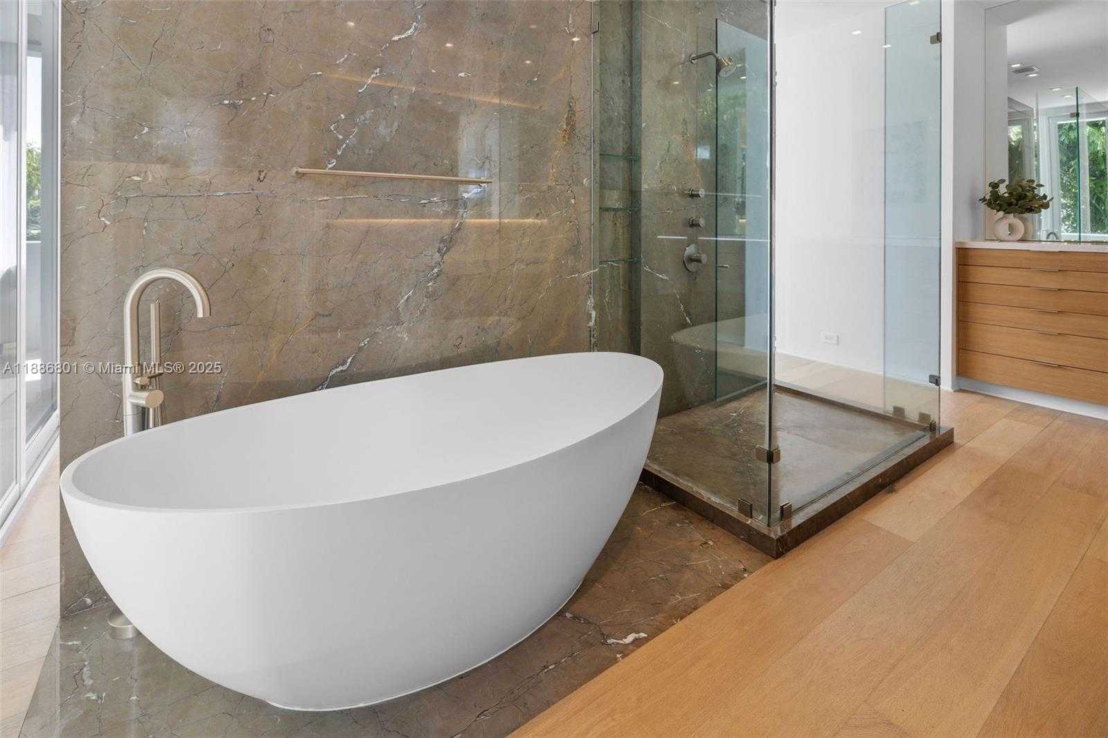 Small Image of 4433 NORTH BAY RD, Miami Beach Number 66