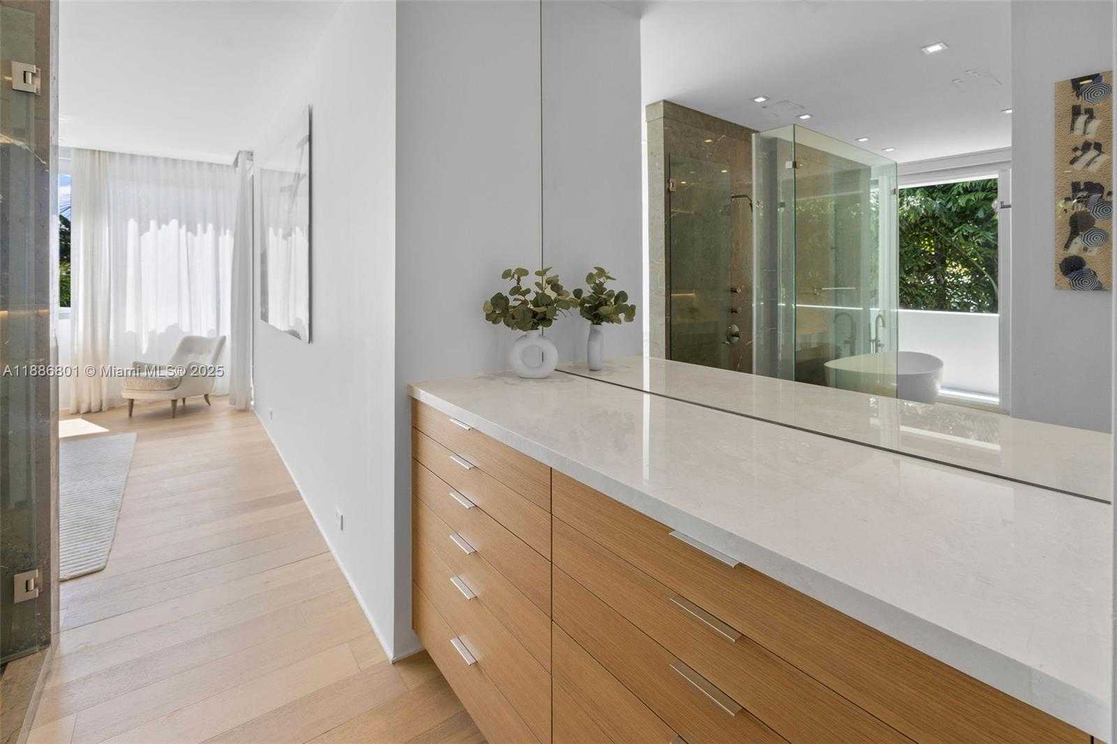 Small Image of 4433 NORTH BAY RD, Miami Beach Number 67