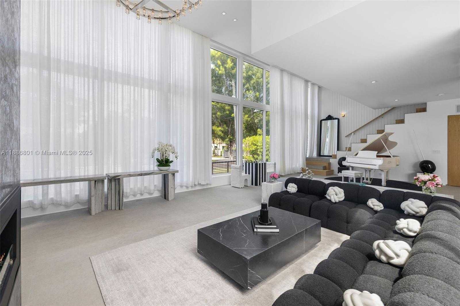 Small Image of 4433 NORTH BAY RD, Miami Beach Number 8