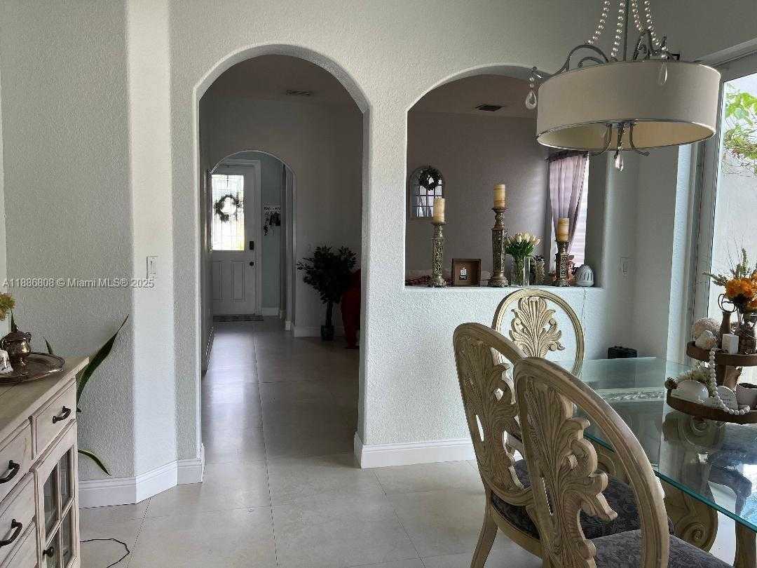 Small Image of 18247 NORTH WEST 88TH PL, Hialeah Number 10