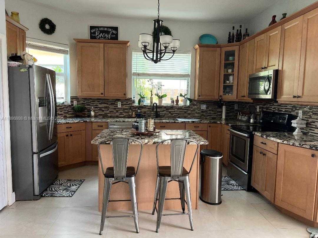 Small Image of 18247 NORTH WEST 88TH PL, Hialeah Number 11