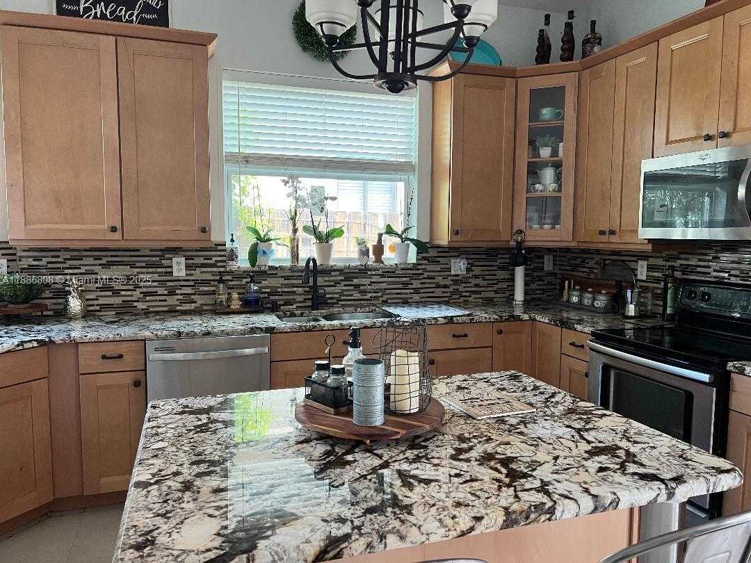 Small Image of 18247 NORTH WEST 88TH PL, Hialeah Number 12
