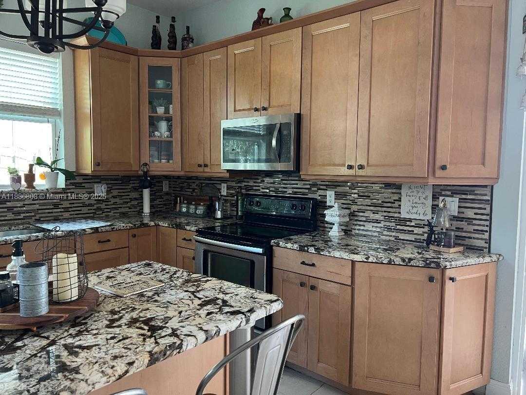 Small Image of 18247 NORTH WEST 88TH PL, Hialeah Number 13