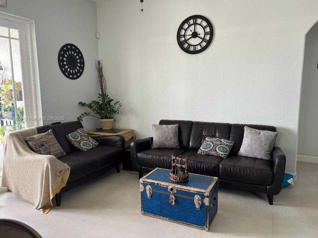Small Image of 18247 NORTH WEST 88TH PL, Hialeah Number 16
