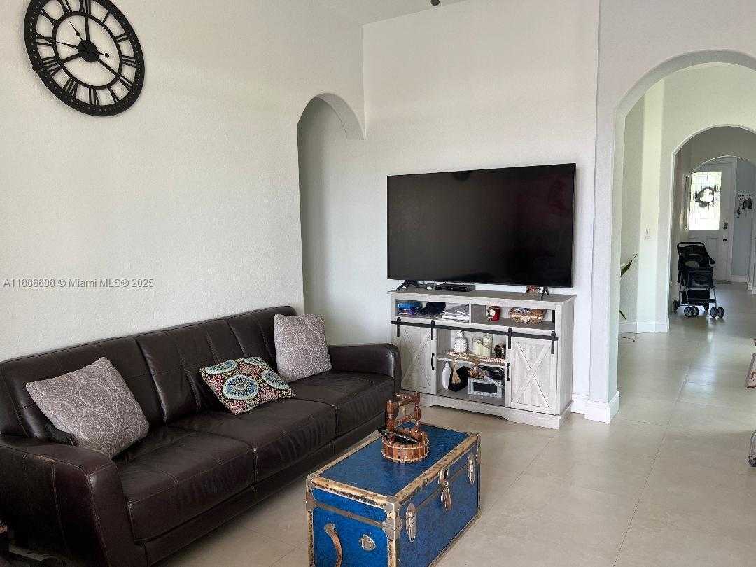 Small Image of 18247 NORTH WEST 88TH PL, Hialeah Number 17