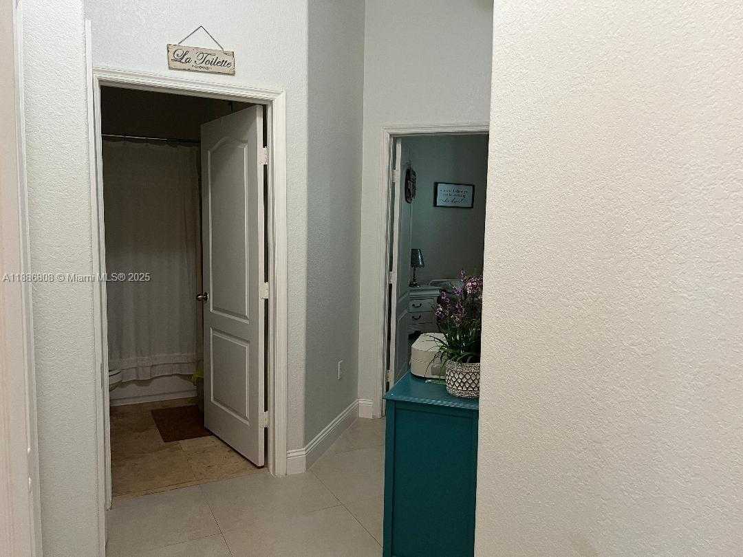 Small Image of 18247 NORTH WEST 88TH PL, Hialeah Number 27