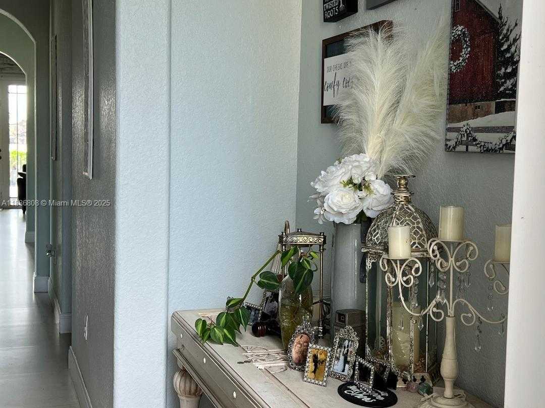 Small Image of 18247 NORTH WEST 88TH PL, Hialeah Number 3