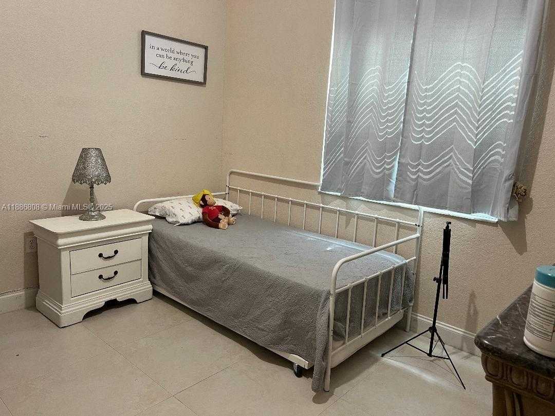 Small Image of 18247 NORTH WEST 88TH PL, Hialeah Number 30