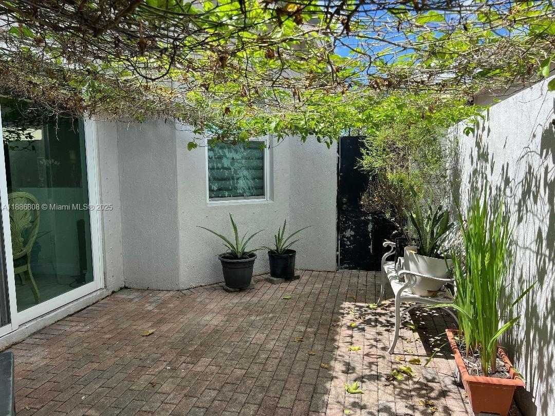 Small Image of 18247 NORTH WEST 88TH PL, Hialeah Number 31