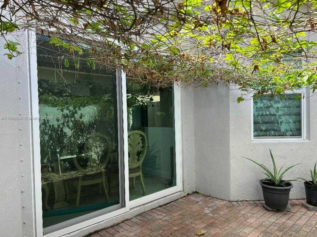 Small Image of 18247 NORTH WEST 88TH PL, Hialeah Number 33