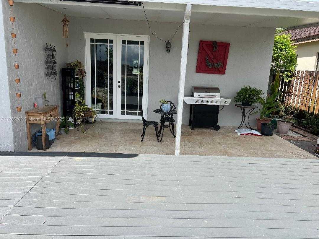 Small Image of 18247 NORTH WEST 88TH PL, Hialeah Number 36