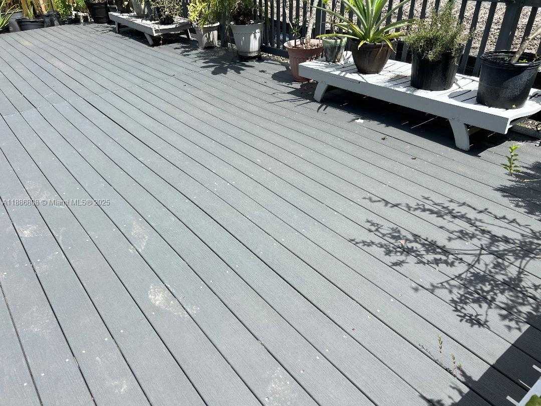 Small Image of 18247 NORTH WEST 88TH PL, Hialeah Number 37