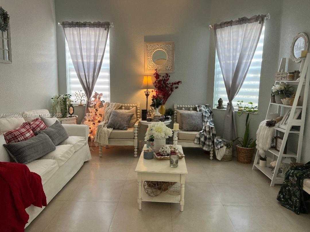 Small Image of 18247 NORTH WEST 88TH PL, Hialeah Number 4