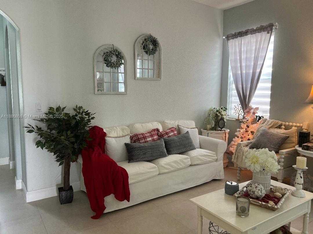 Small Image of 18247 NORTH WEST 88TH PL, Hialeah Number 6