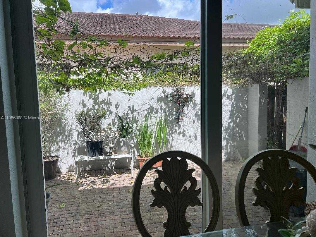 Small Image of 18247 NORTH WEST 88TH PL, Hialeah Number 9