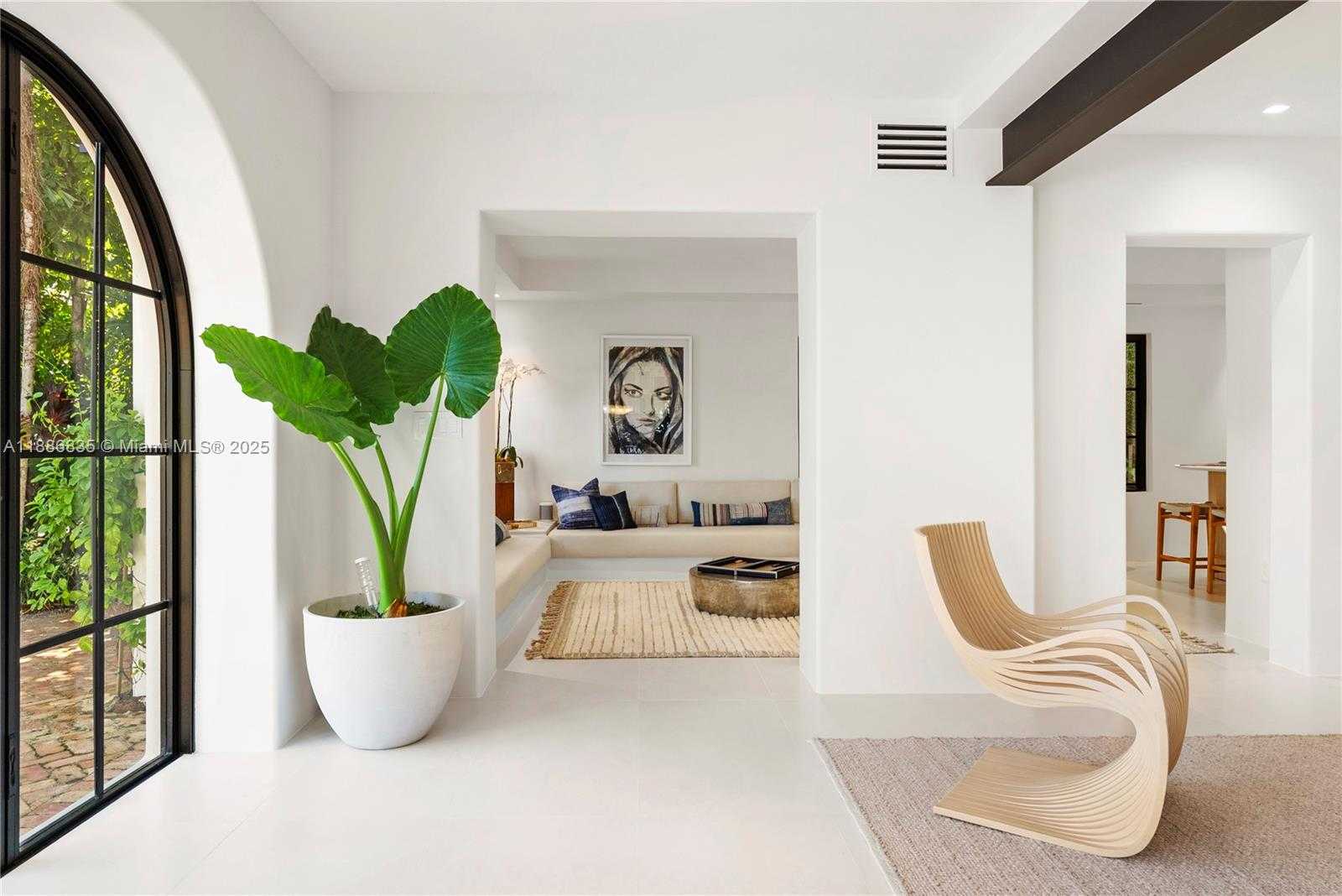 Small Image of 6065 PINE TREE DR, Miami Beach Number 11