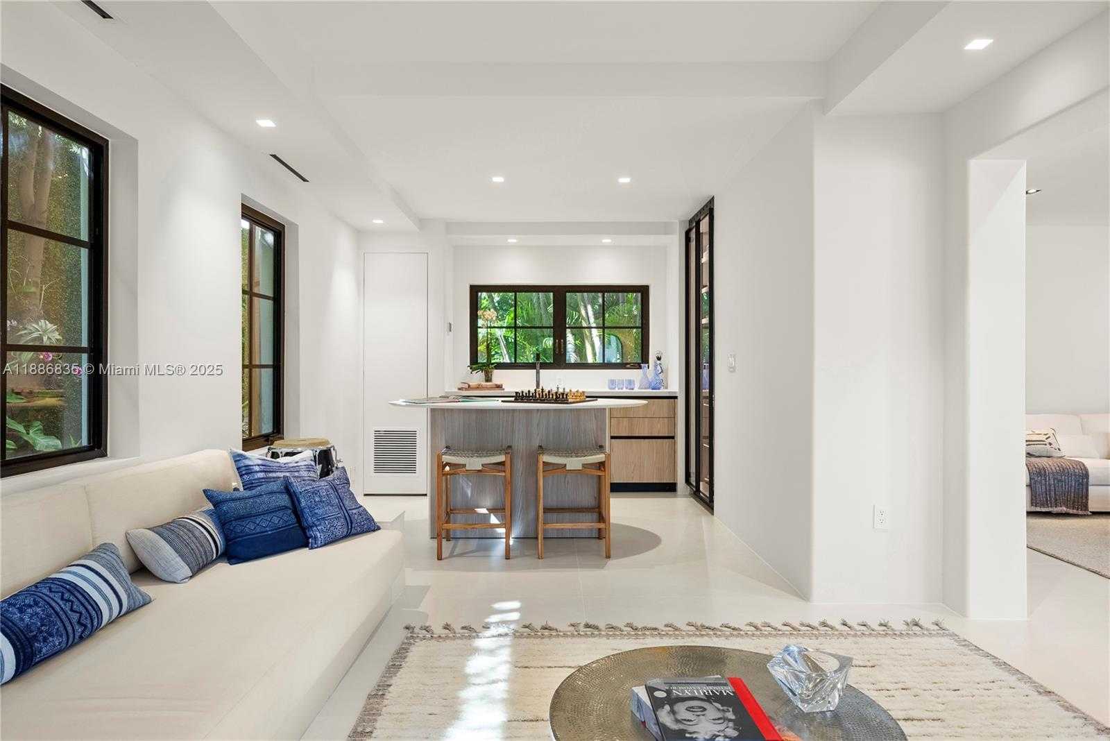 Small Image of 6065 PINE TREE DR, Miami Beach Number 13
