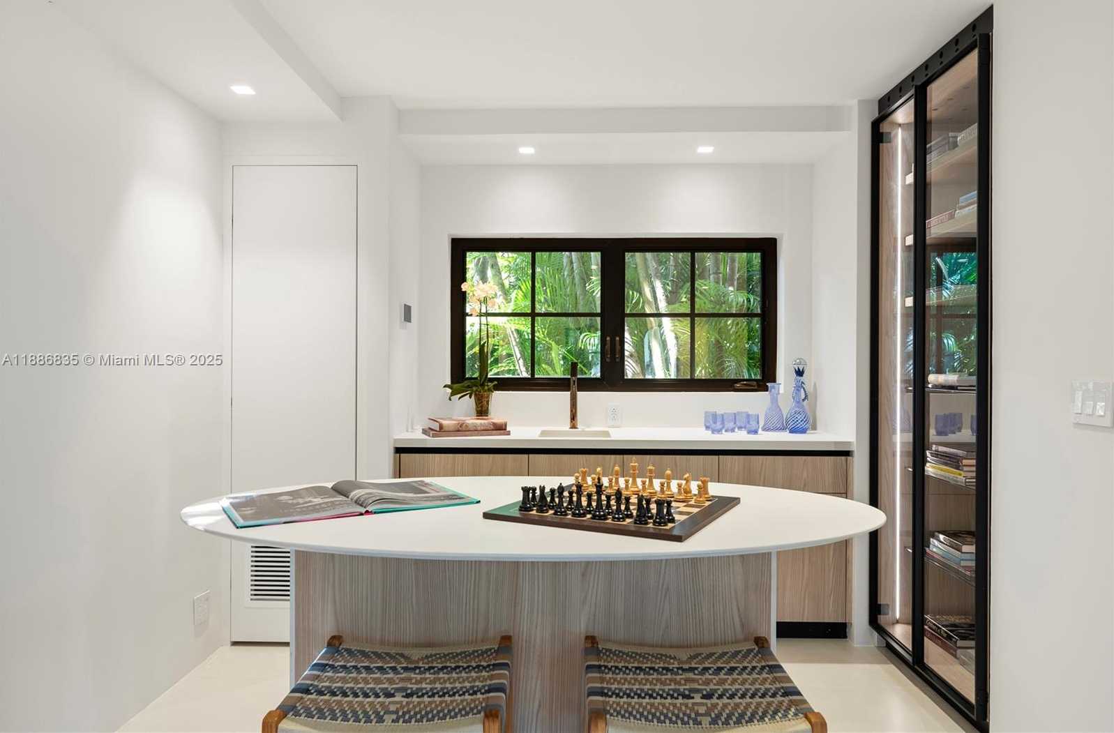 Small Image of 6065 PINE TREE DR, Miami Beach Number 14