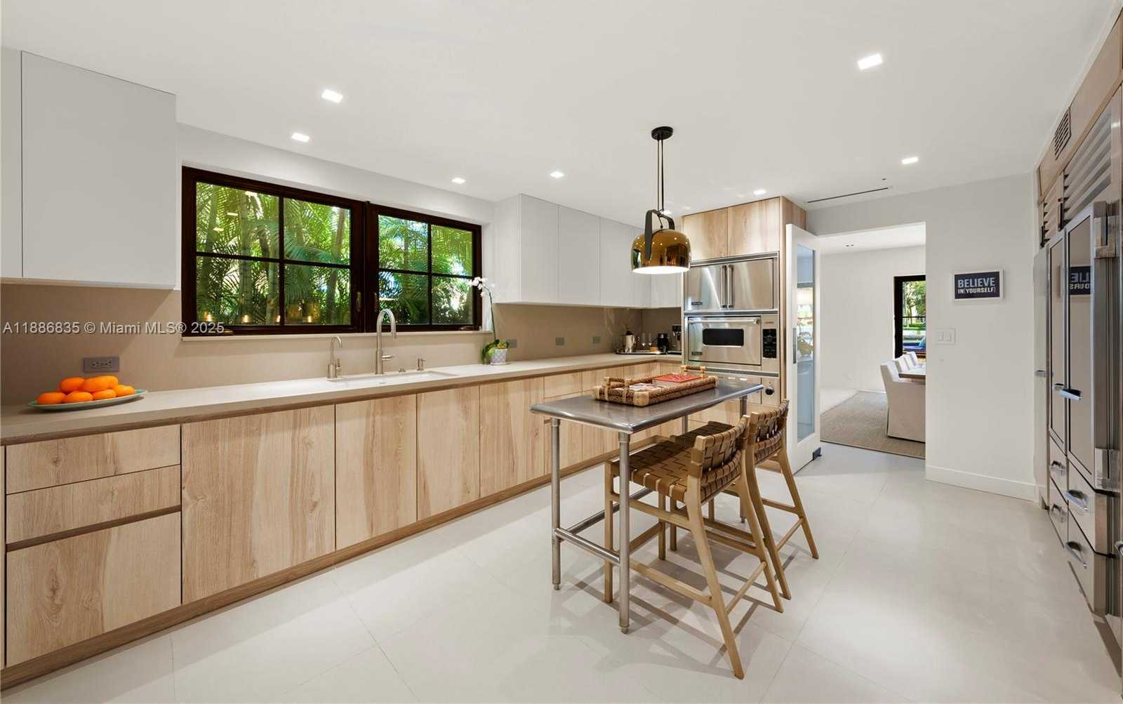 Small Image of 6065 PINE TREE DR, Miami Beach Number 18