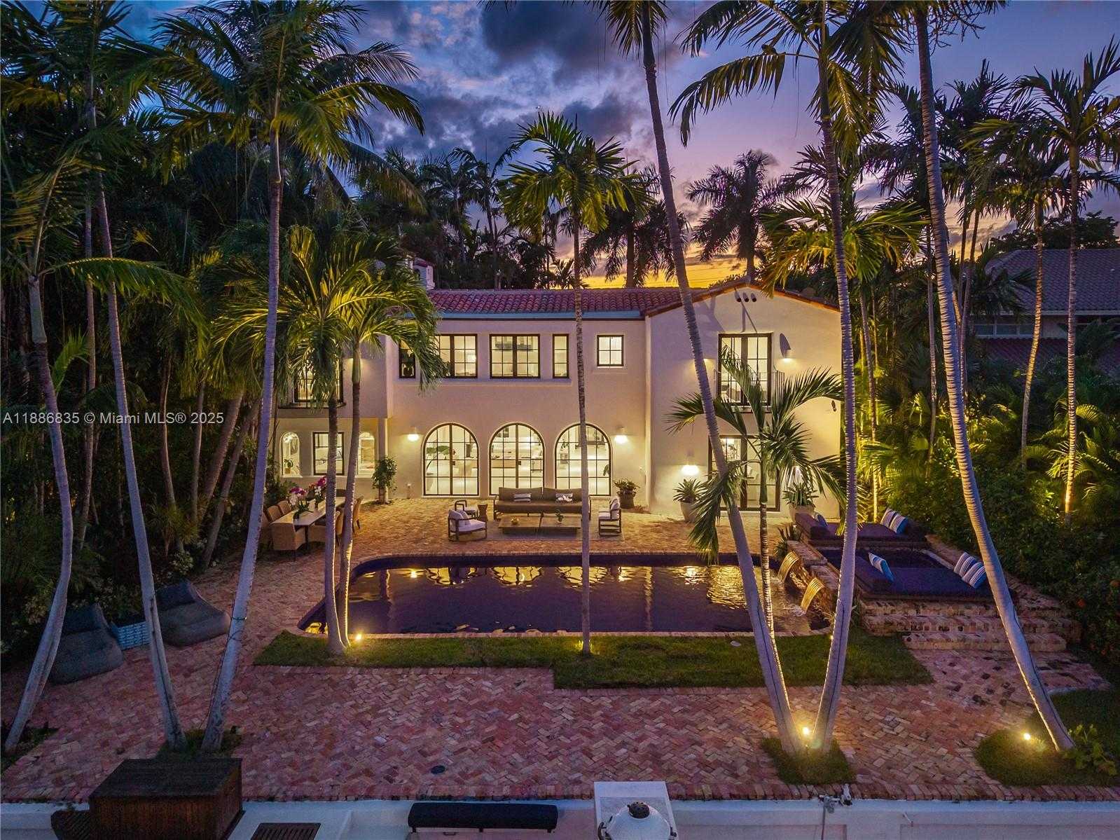 Small Image of 6065 PINE TREE DR, Miami Beach Number 2