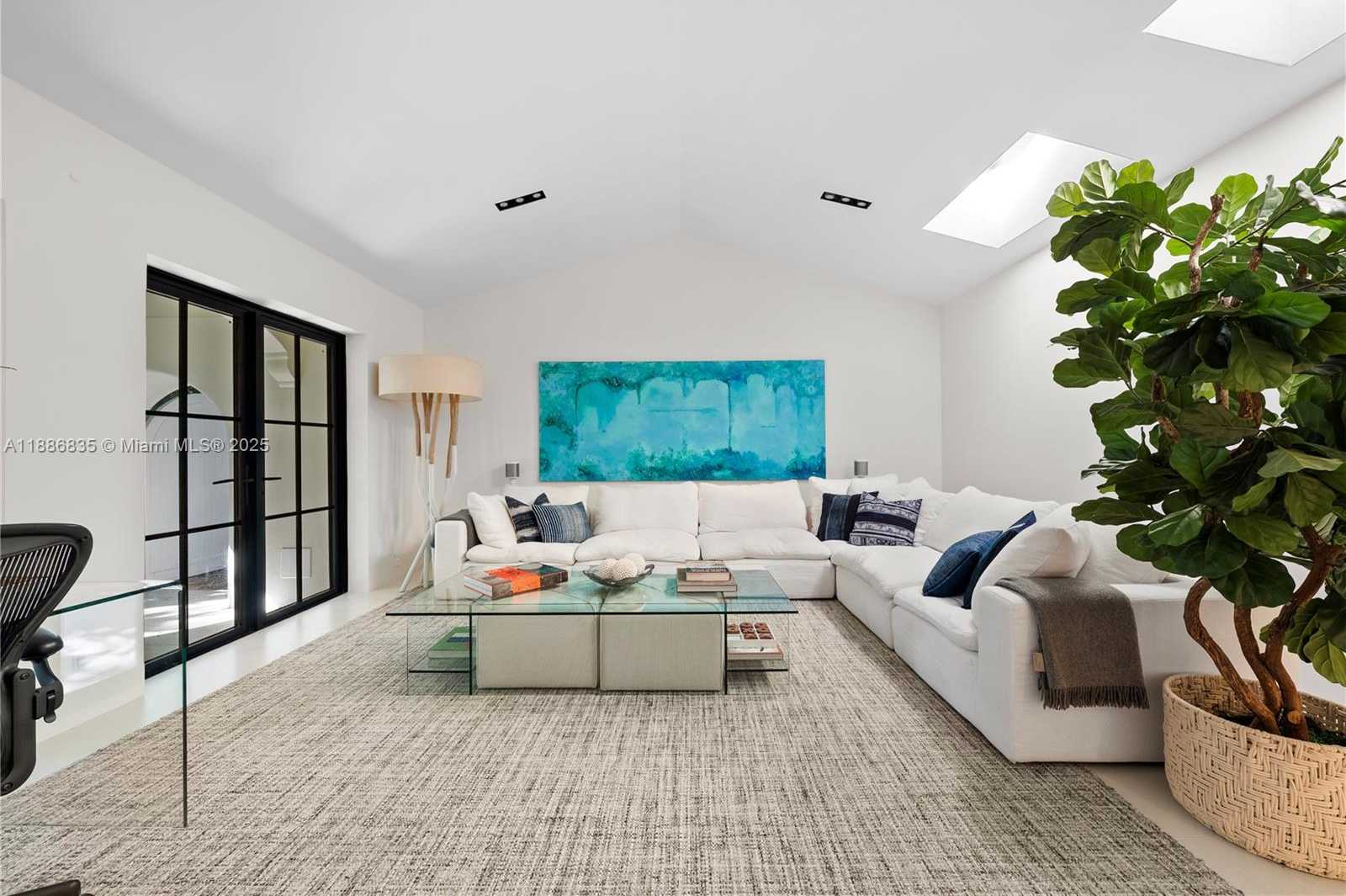 Small Image of 6065 PINE TREE DR, Miami Beach Number 20