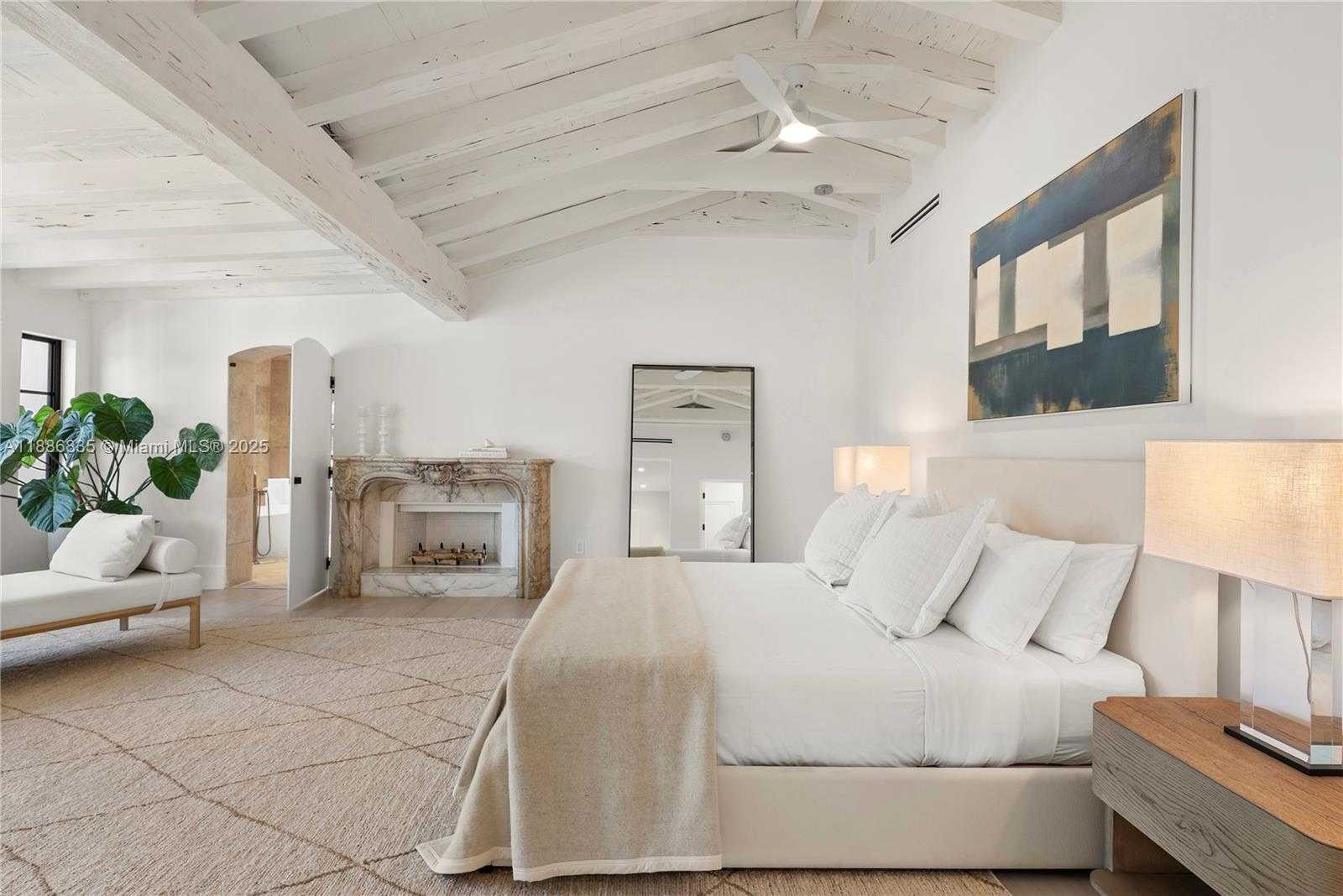 Small Image of 6065 PINE TREE DR, Miami Beach Number 24