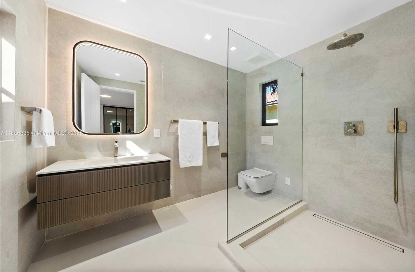 Small Image of 6065 PINE TREE DR, Miami Beach Number 30