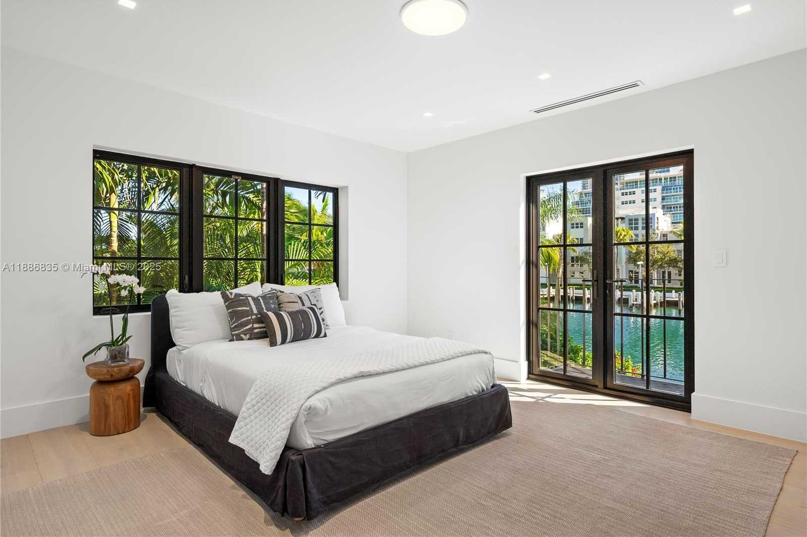 Small Image of 6065 PINE TREE DR, Miami Beach Number 31