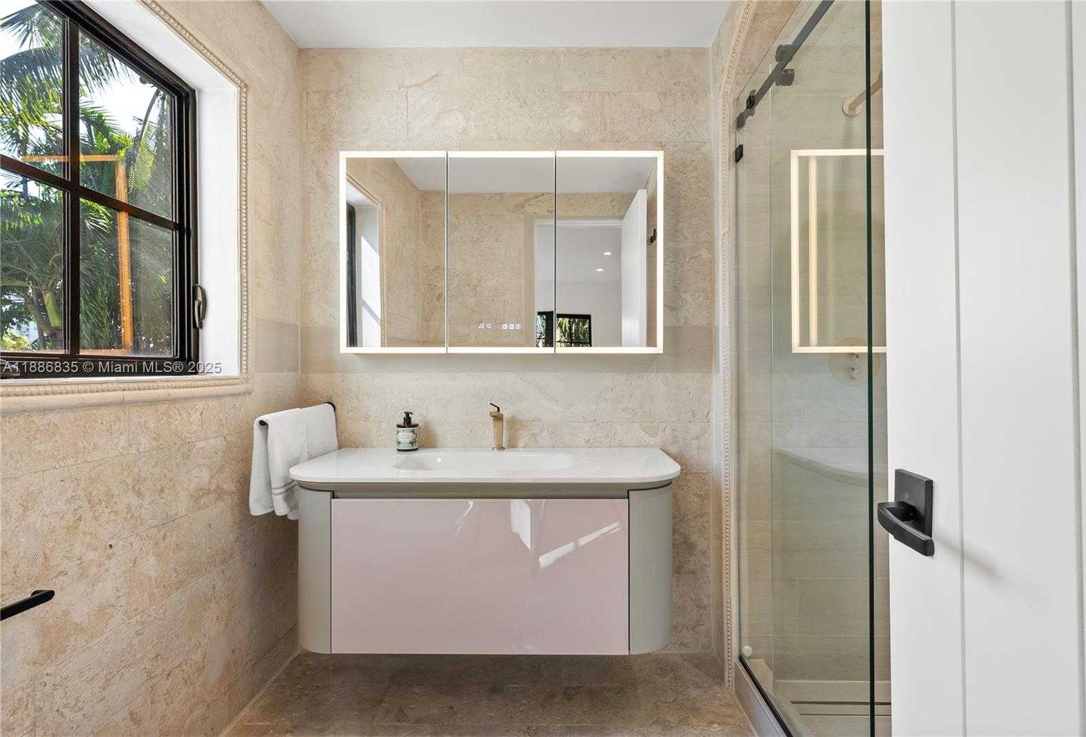 Small Image of 6065 PINE TREE DR, Miami Beach Number 32