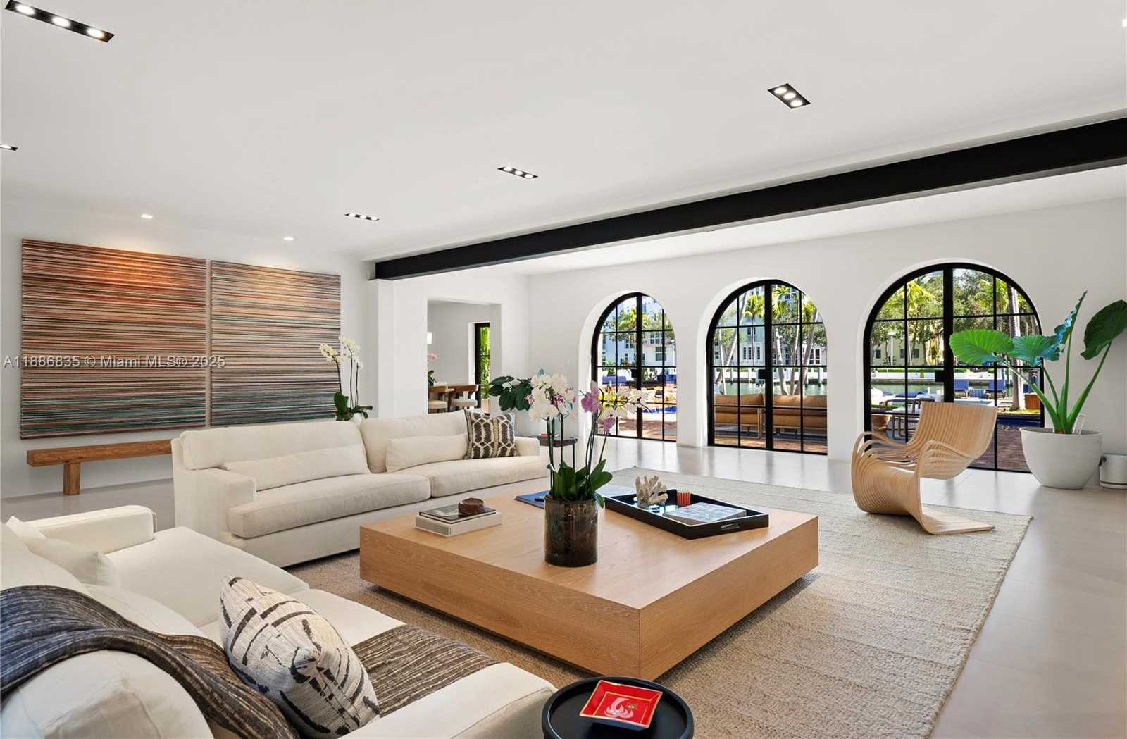 Small Image of 6065 PINE TREE DR, Miami Beach Number 7