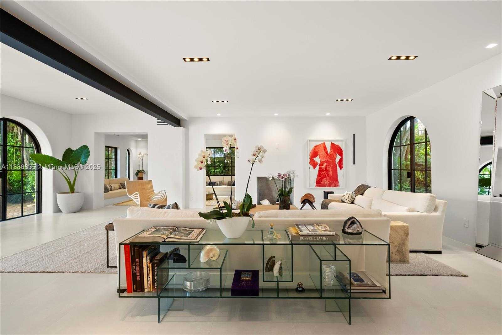 Small Image of 6065 PINE TREE DR, Miami Beach Number 9