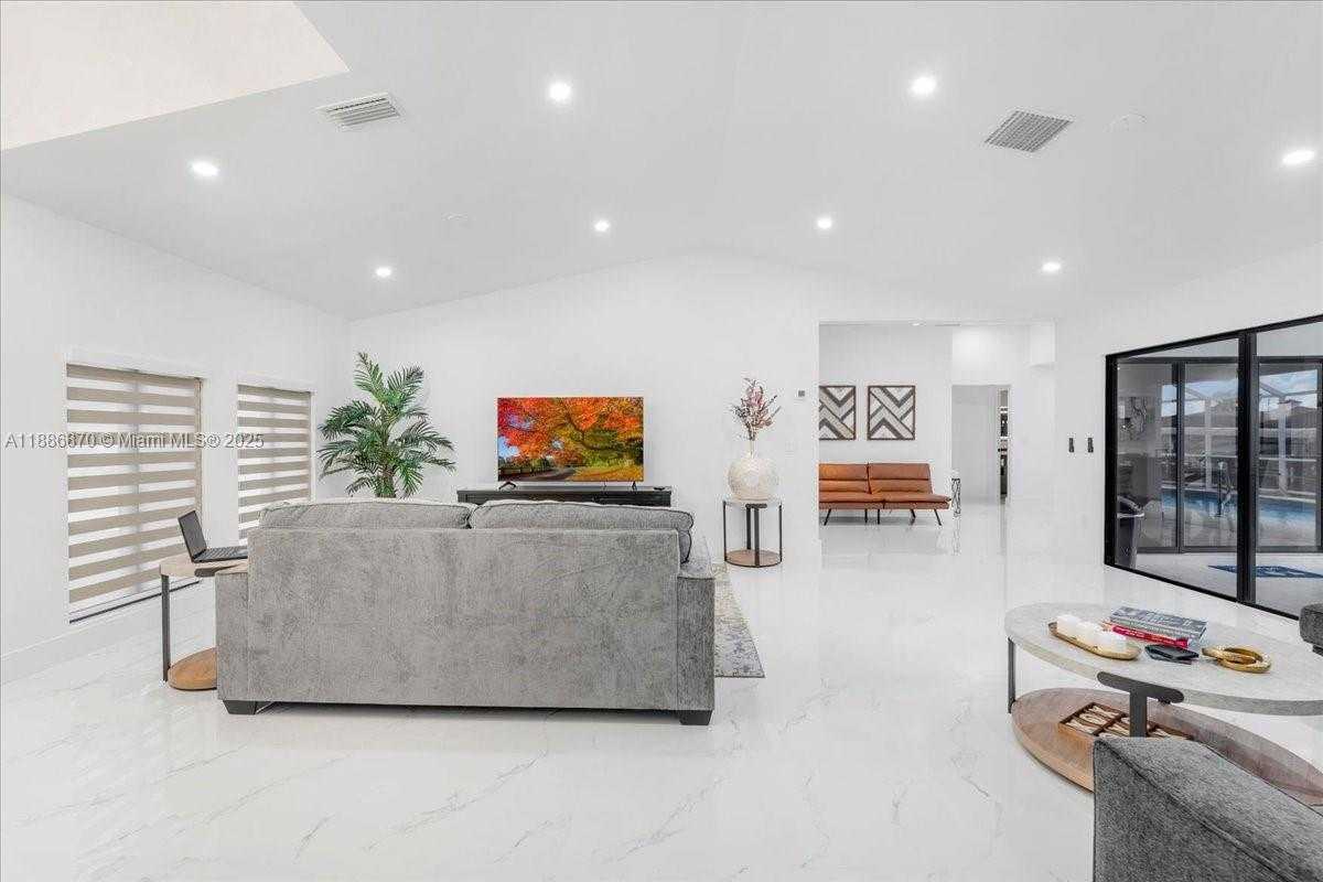 Small Image of 3728 SOUTH EAST 18TH AVE, Other City - In The State Of Florida Number 25