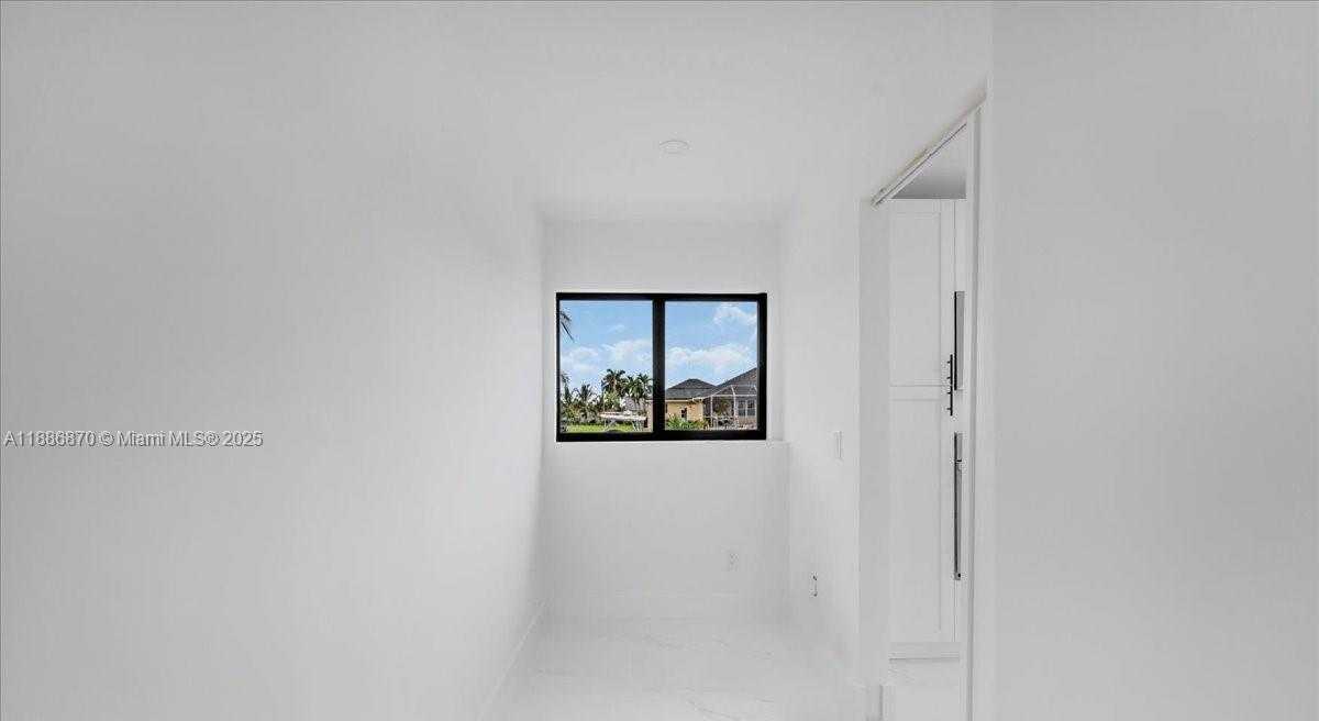 Small Image of 3728 SOUTH EAST 18TH AVE, Other City - In The State Of Florida Number 39